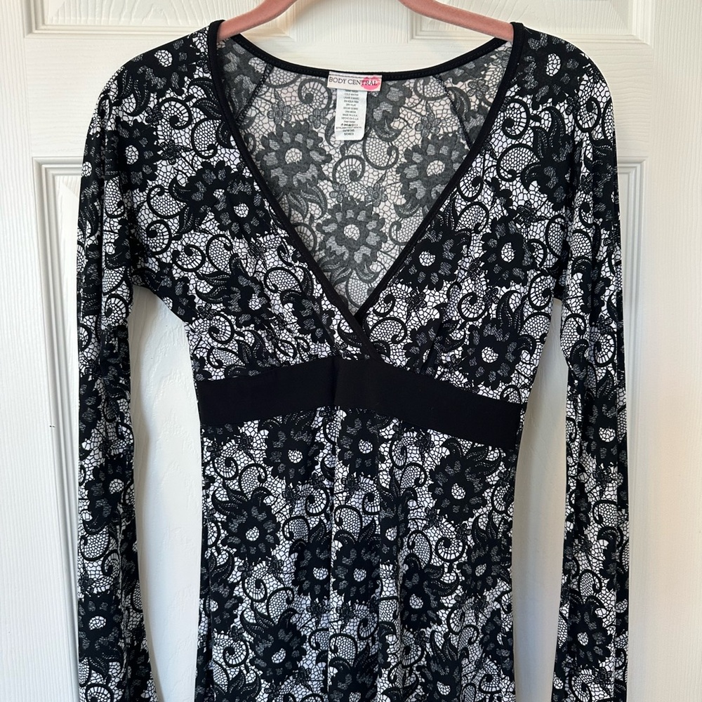 Body Central Black and White Lace Like Blouse